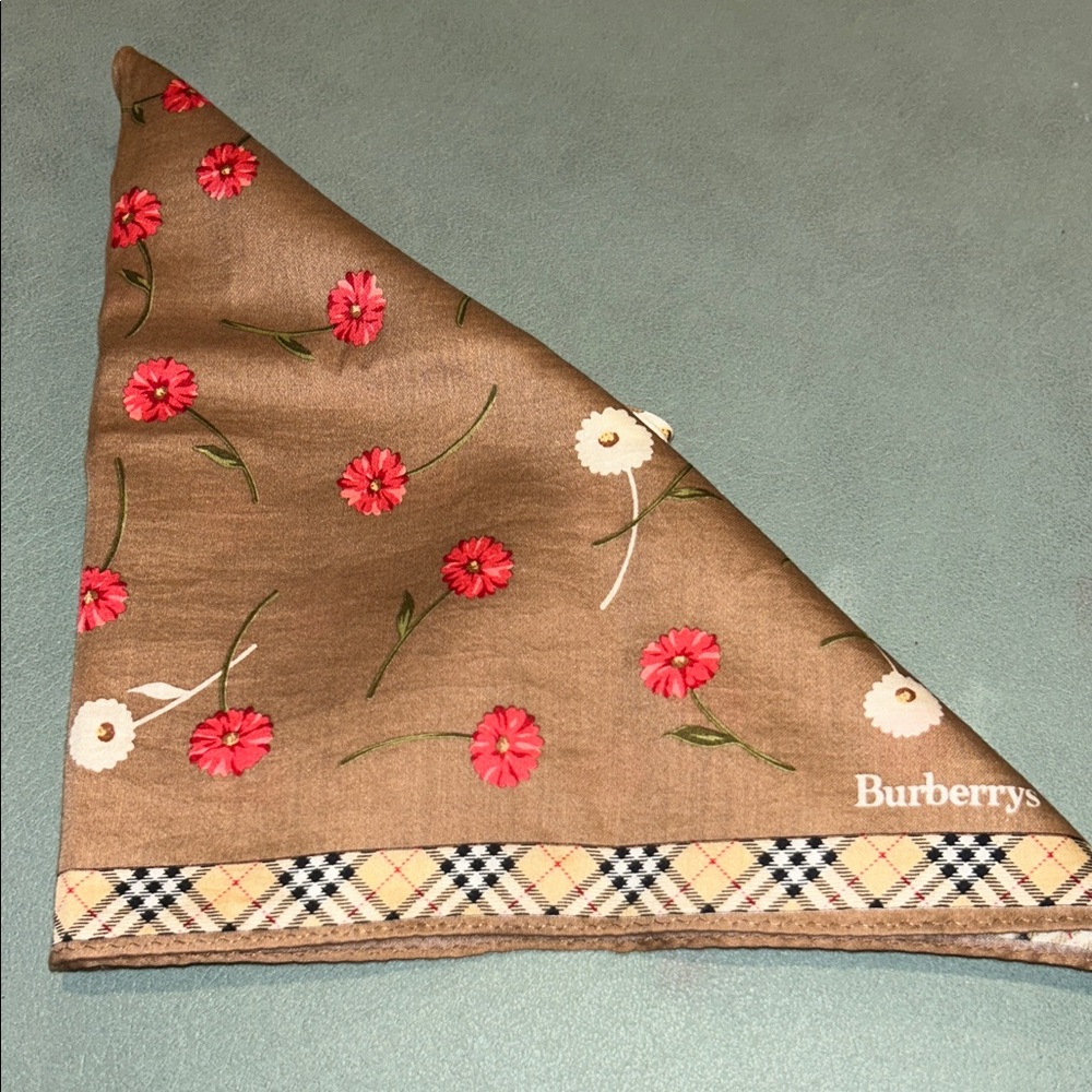 Burberrys VINTAGE RARE handkerchief. pocket square.  *Prestine condition.